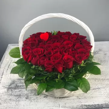 Горячее сердце - корзина из роз