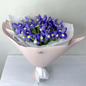 Букет из 19 ирисов
